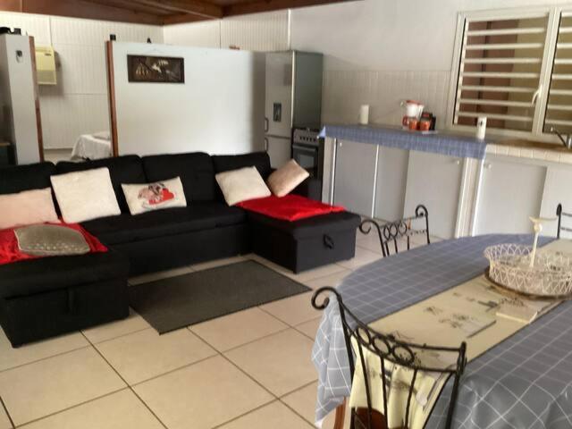 Appartement Dans Propriete Reposante Сен-Бенуа Экстерьер фото