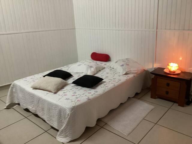 Appartement Dans Propriete Reposante Сен-Бенуа Экстерьер фото